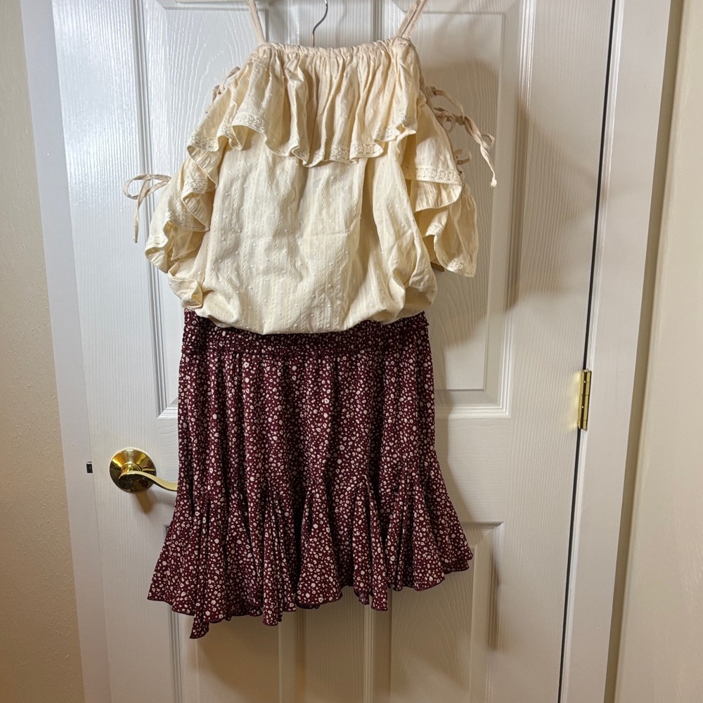 Easel Cream Cold Shoulder Peasant Top Sm and Oddy Floral Flounce Skirt Sz L NWT